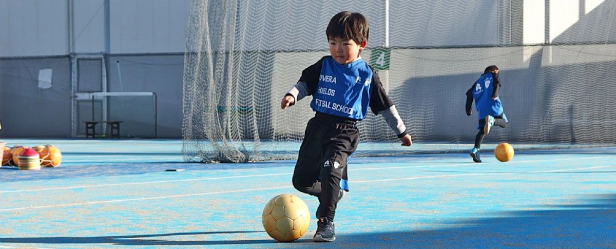 写真:フットサルをしている様子
