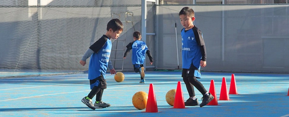 写真:フットサルをしている様子
