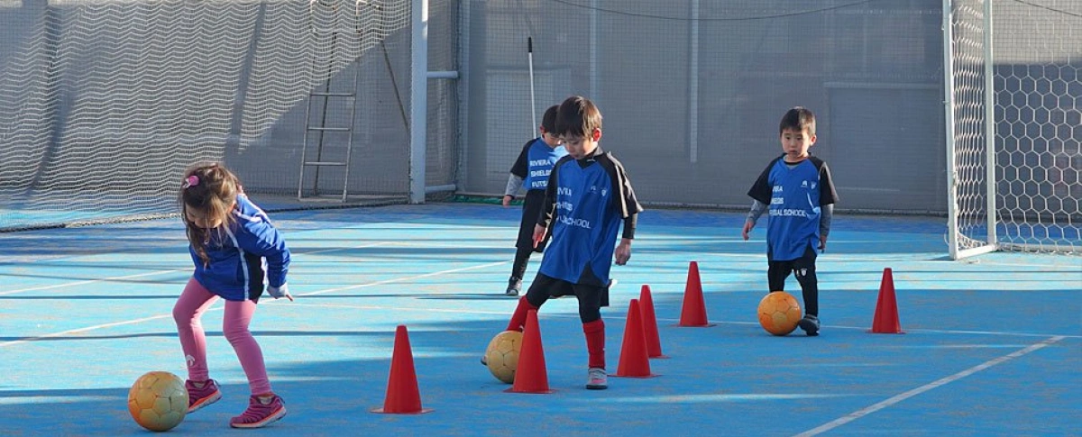 写真:フットサルをしている様子