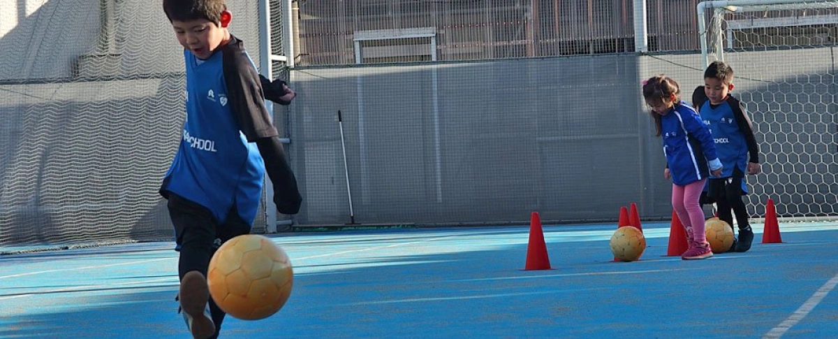 写真:フットサルをしている様子