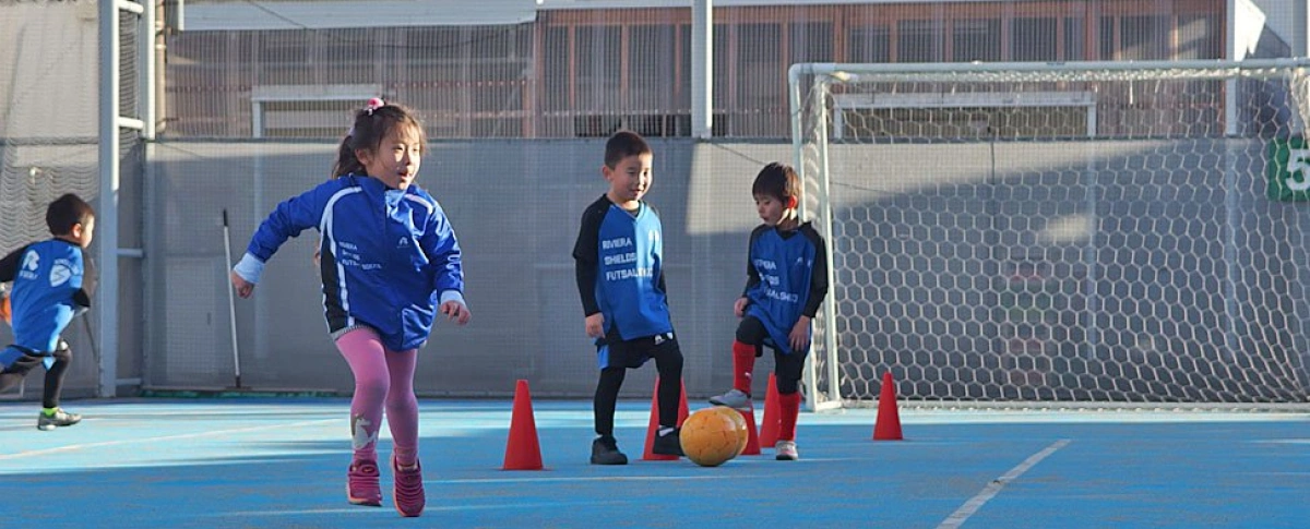 写真:フットサルをしている様子