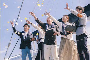 写真:海洋葬の様子