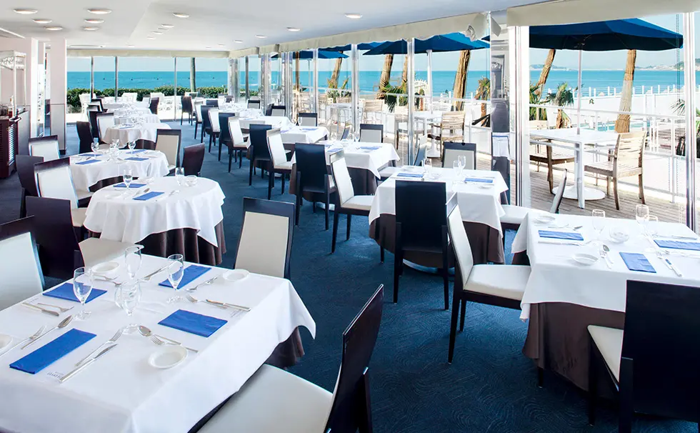 写真:リストランテAO(店内)