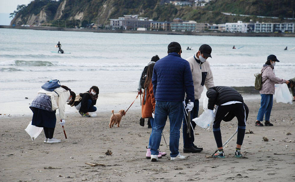 写真：リビエラ湘南ビーチクリーンの様子