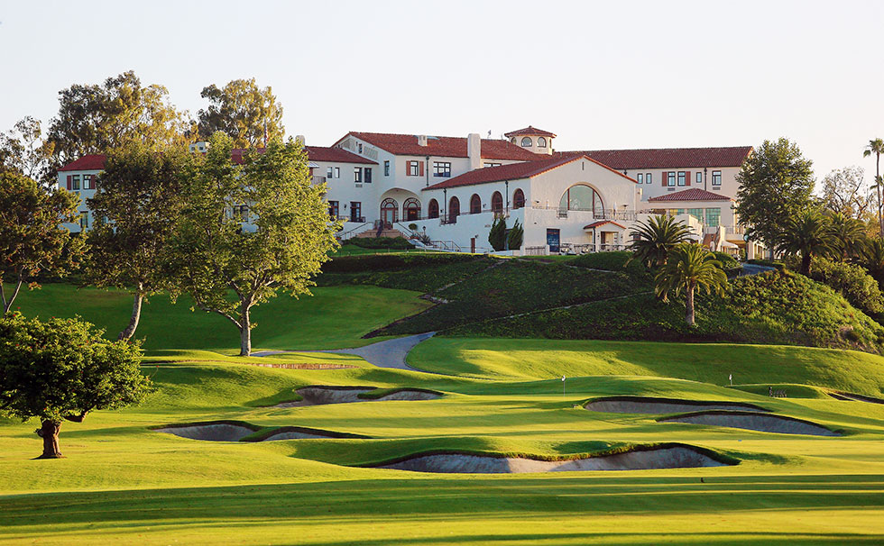 コースからのクラブハウス全景