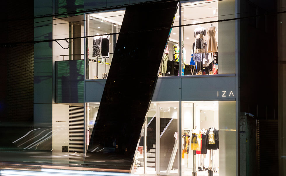 写真:I Z A AOYAMA外観