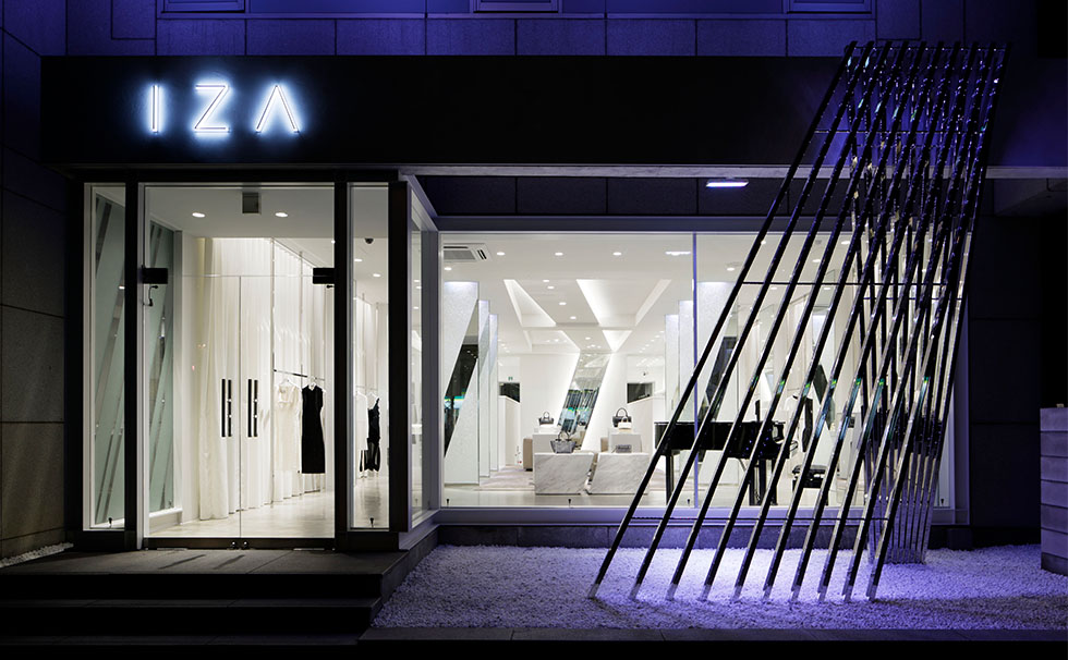 写真:I Z A外観