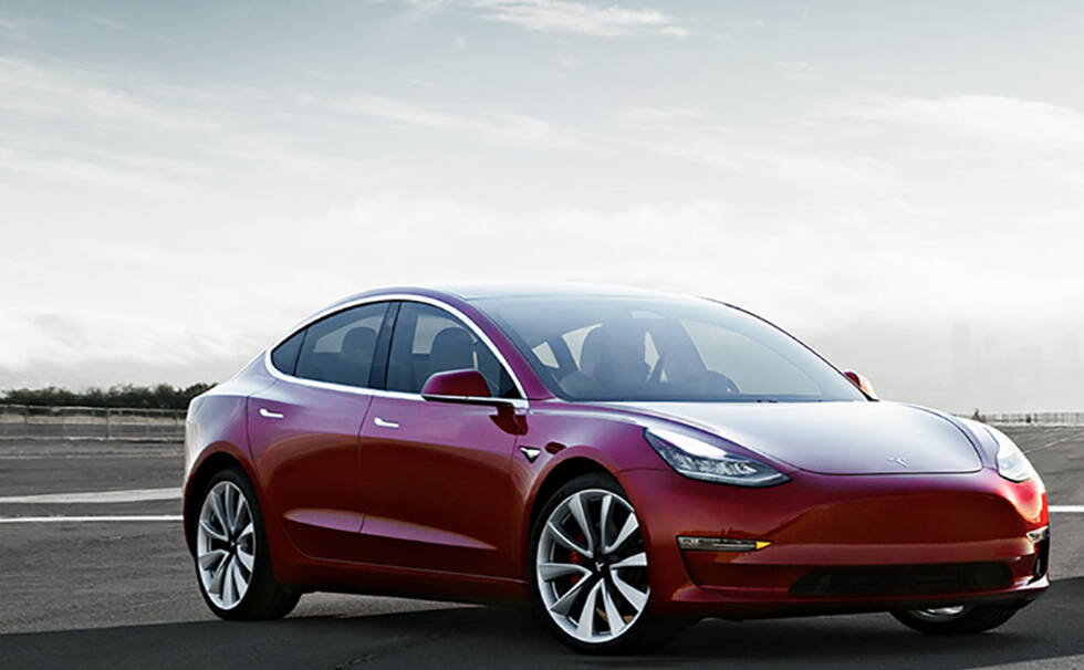 写真:TESLA Model 3 パフォーマンス