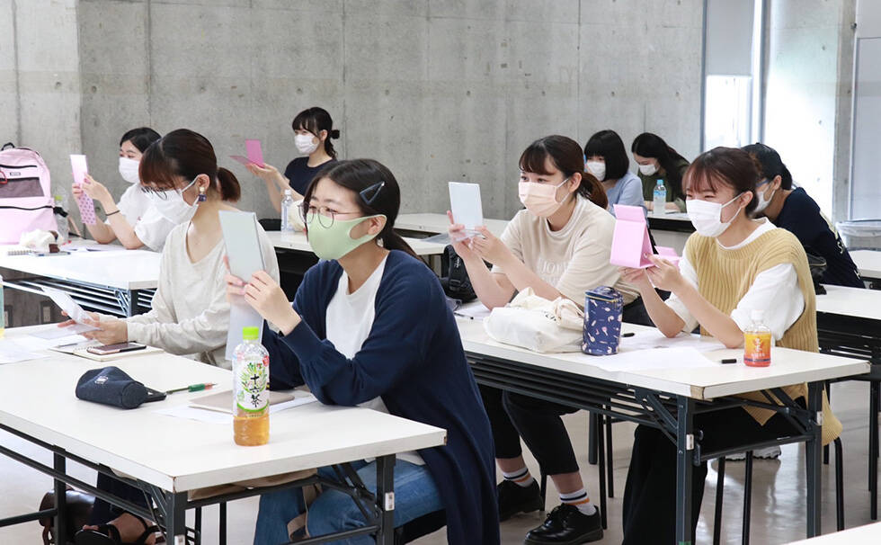 写真:笑顔トレーニングの様子