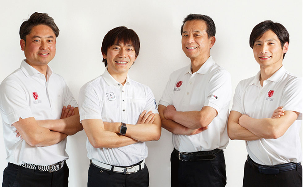 写真:「NYSG」コーチングスタッフの面々