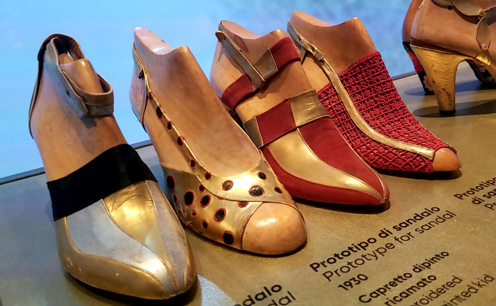写真:「 フェラガモ・ミュージアム」の貴重な展示品