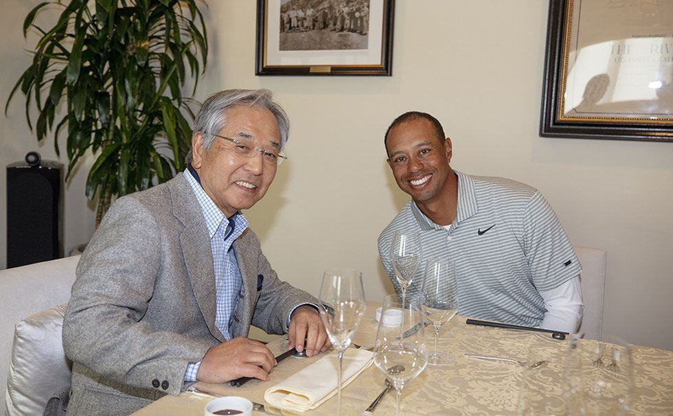 写真:タイガー・ウッズと代表 渡邊曻