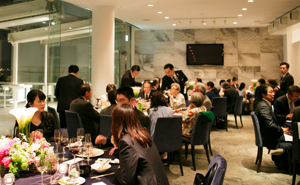 写真:「ベイショア」でディナーパーティ