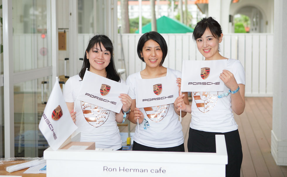 写真:受付スタッフ