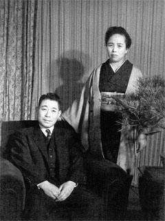 写真:創業者 堀江浅蔵・マチ夫妻
