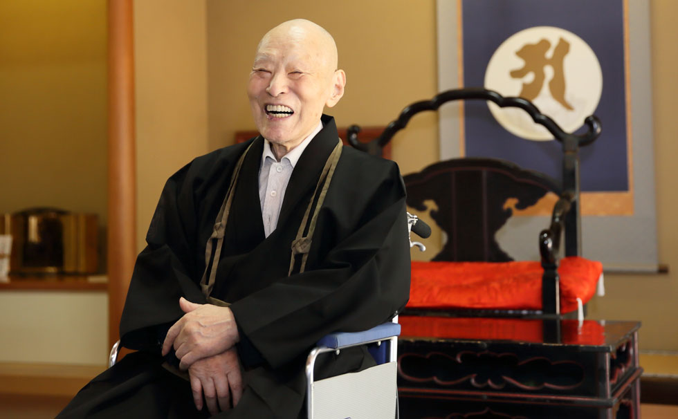 写真：護国寺第53世貫首・岡本永司師