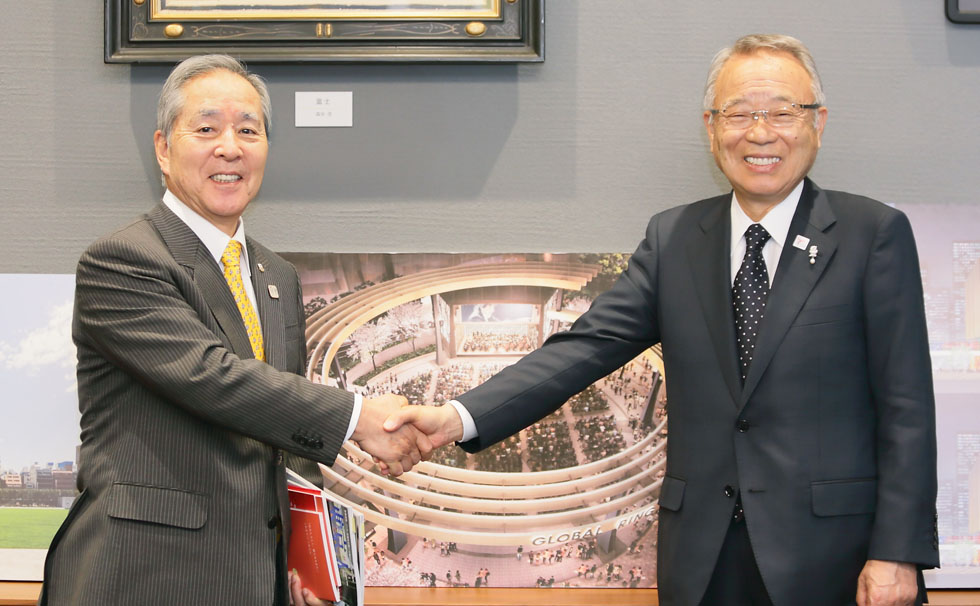 写真：「グローバルリング」オープンに際して