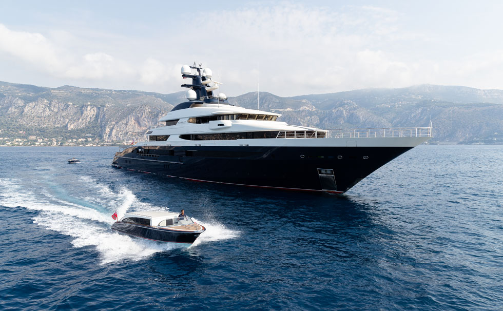 写真：スーパーヨット