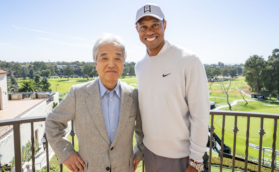 写真:タイガー・ウッズ氏と代表取締役会長兼社長 渡邊 曻