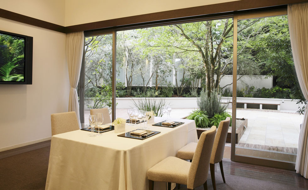 写真:プライベート感あふれる個室での食事会