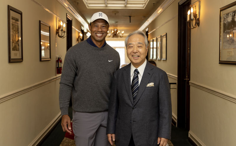 写真：タイガー・ウッズ氏と渡邊曻