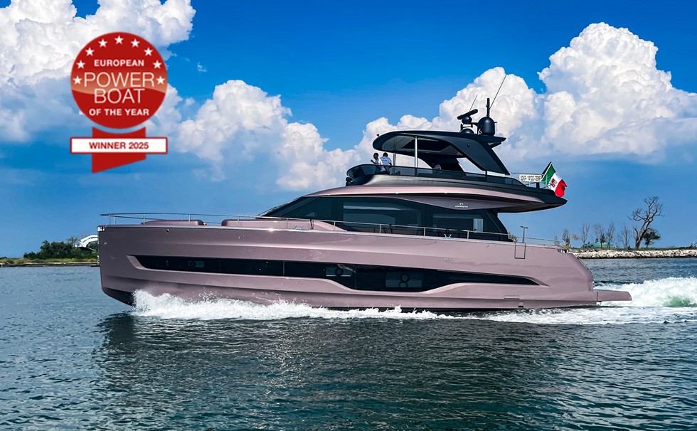 写真：CRANCHI Yacht sessantadue 62