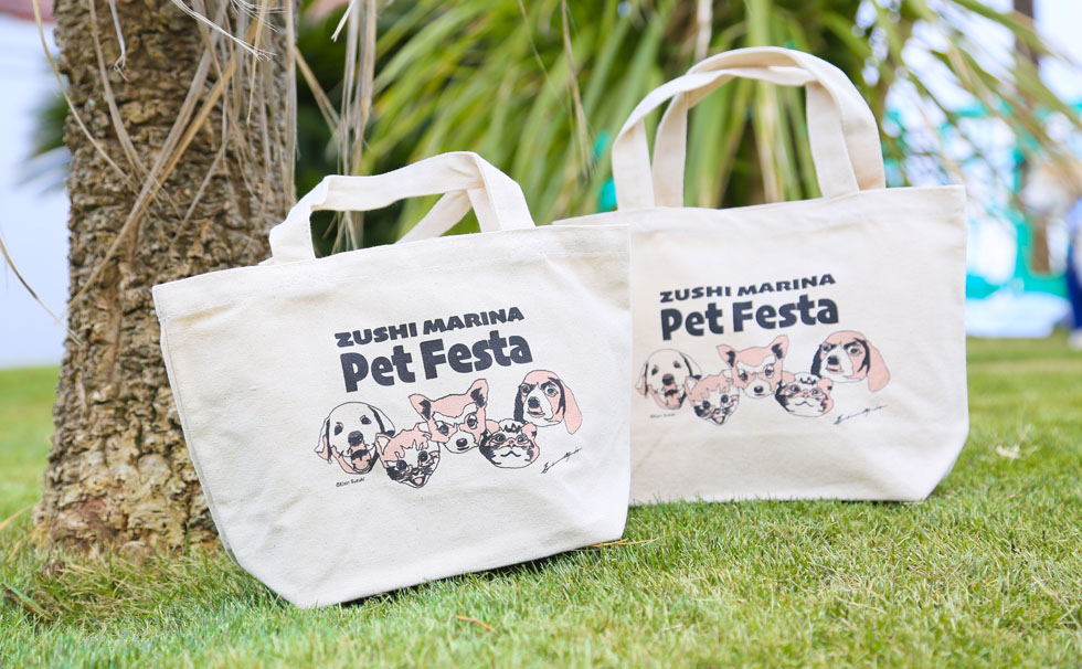 写真:イラストレーター鈴木英人さん制作「イラスト入りお散歩バック」