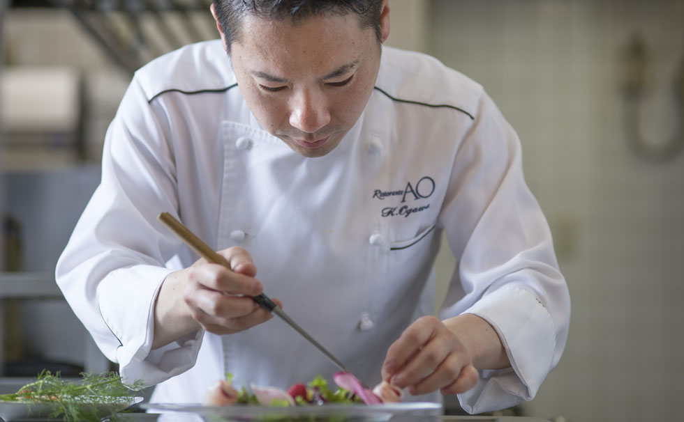 写真:優秀公邸料理長の伊藤