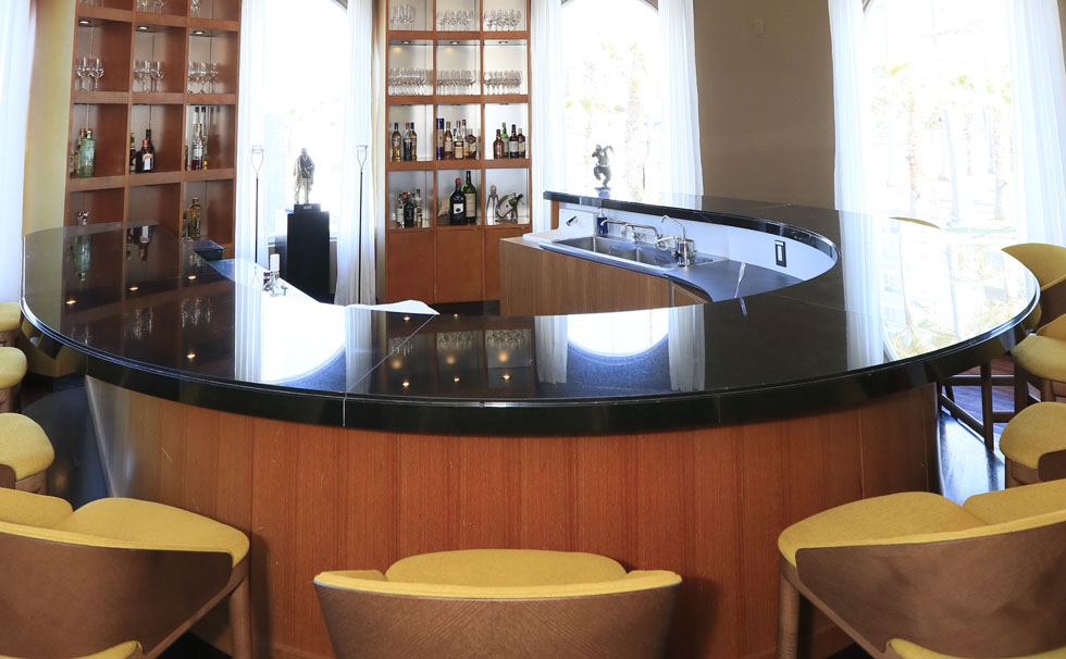 写真:CAPTAIN'S BAR