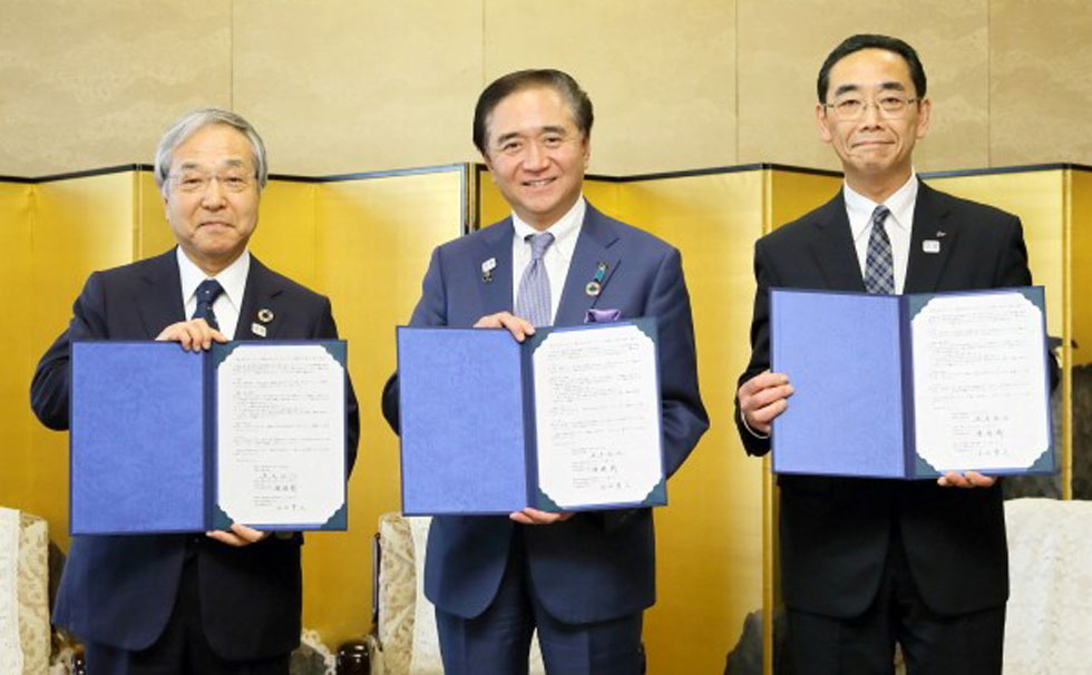 写真：三者協定締結式の様子