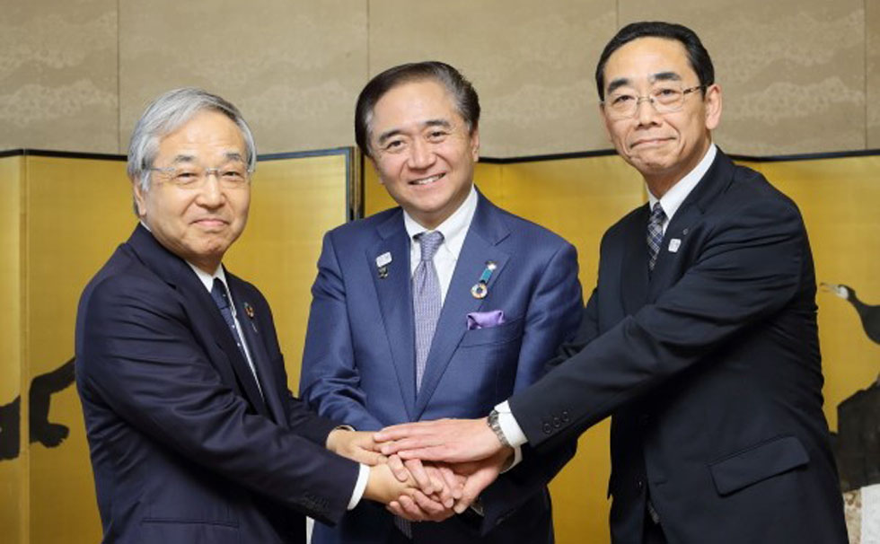 写真：三者協定締結式の様子