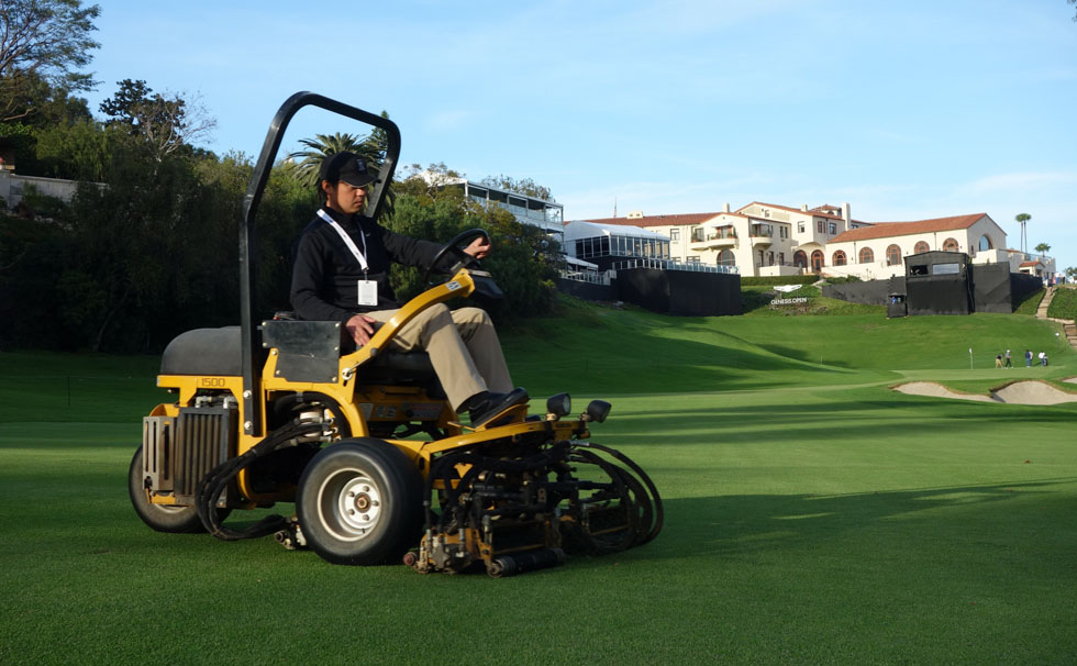 写真：コースづくりを学ぶ東海林さんの様子