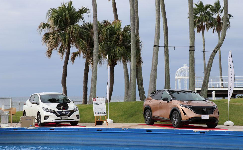 写真:「2050年カーボンニュートラル」・「2035年電動車のみ新車販売」