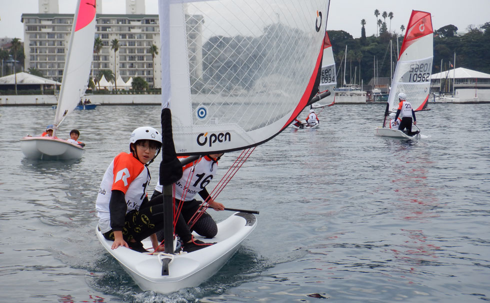 写真:オープンスキフディンギーの練習