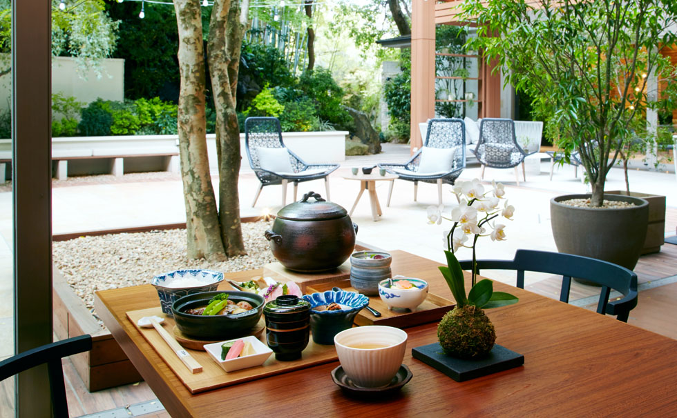 写真:炊き立ての土鍋ご飯