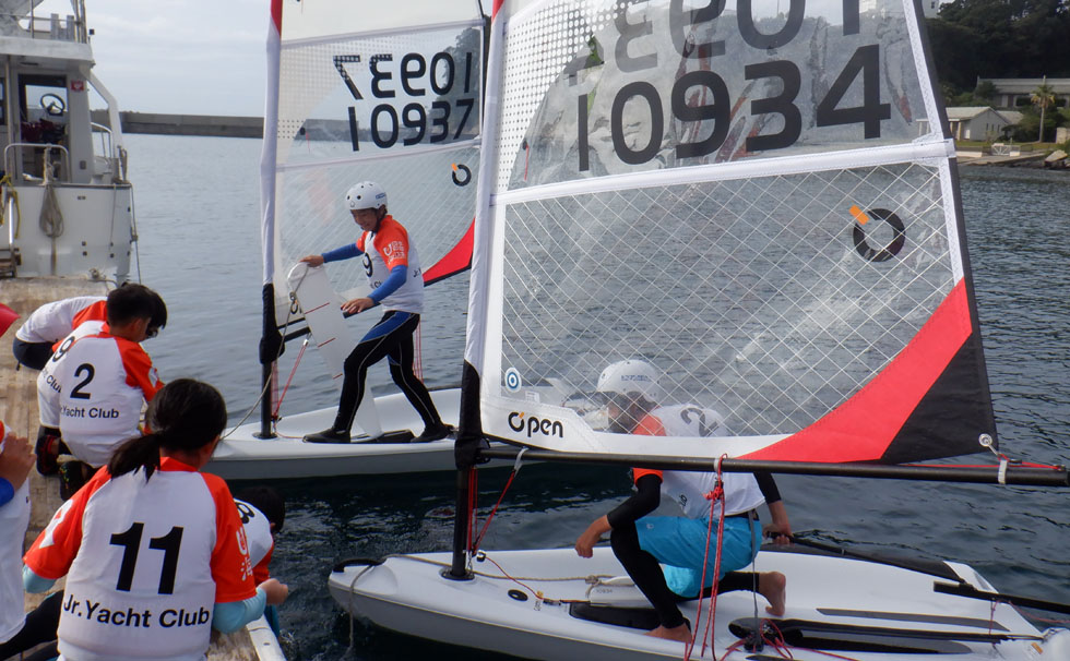 写真:オープンスキフディンギーの練習