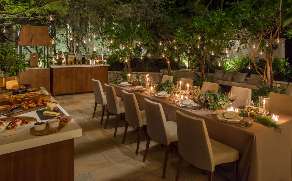 写真:庭でのコーディネート