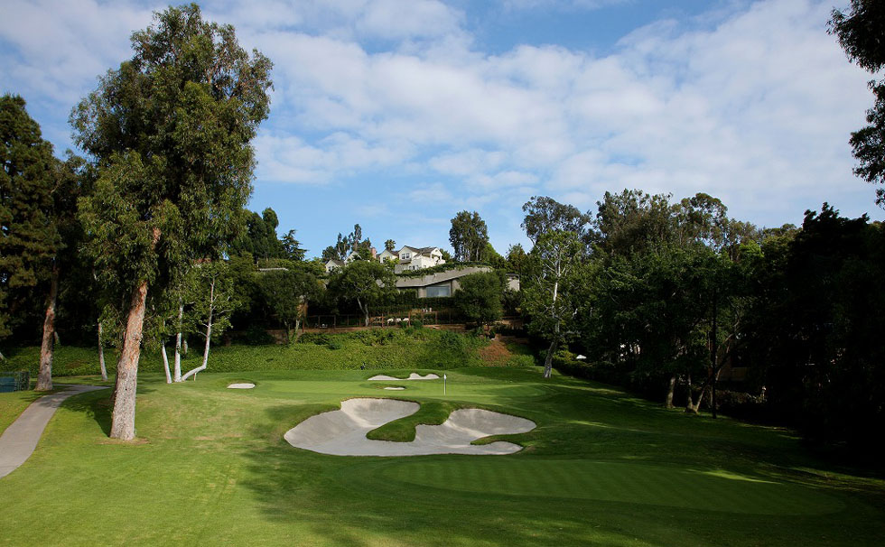 写真:グリーン中央にバンカーがあるRCC6番ホール