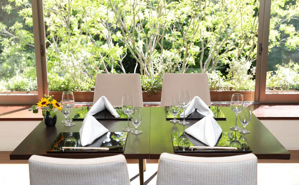 写真:開放的で大小様々な個室