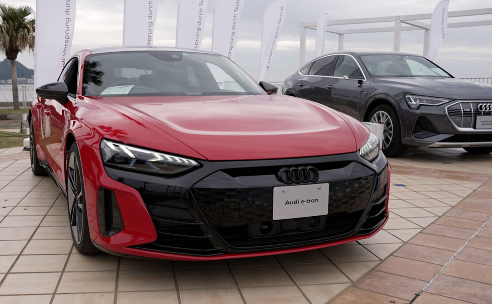 写真:「2050年カーボンニュートラル」・「2035年電動車のみ新車販売」