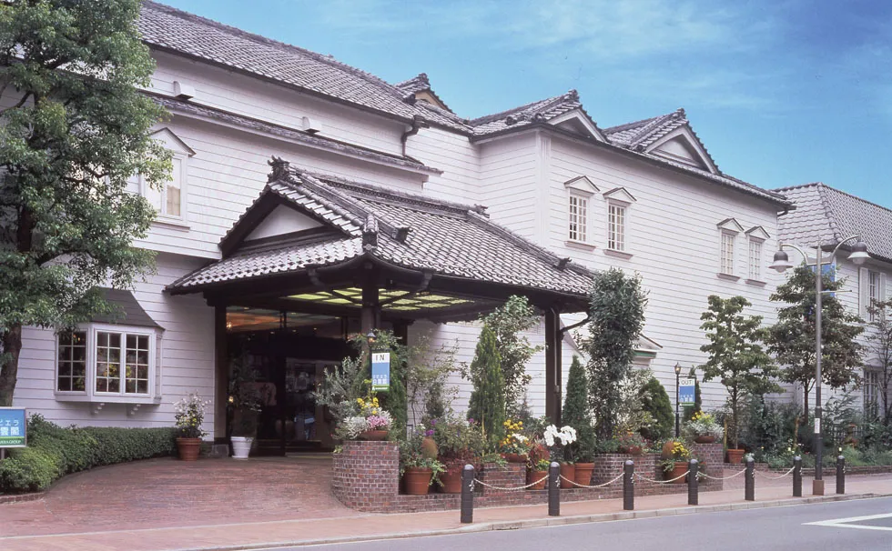 写真:リビエラを冠に屋号を変更